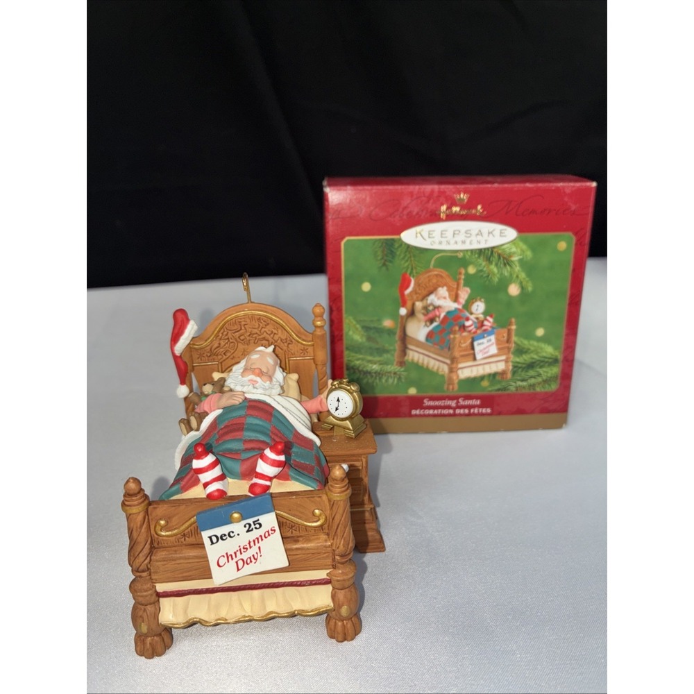 Hallmark Snoozing Santa Christmas Ornament 2001 QX8165 AS IS